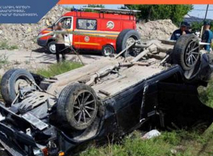 Ավտոմեքենան գլխիվայր շրջվել է դաշտամիջյան հատվածում․ կա տուժած