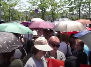 Բեռնափոխադրողները բողոքի ակցիա են իրականացնում Վրաստանի դեսպանատան մոտ․ ուղիղ