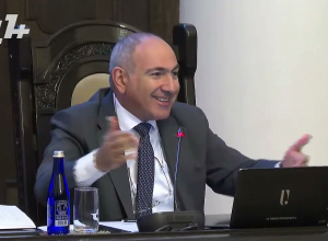 Ժամանակ է եղել, որ կովերն էլ են նույն սենյակի մեջ ապրել, չի նշանակում, որ դա մեր ավանդույթն է