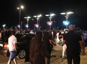 ՈՒՂԻՂ. Քաղաքացիները «Զվարթնոցում» դիմավորում են Գարեգին Երկրորդին