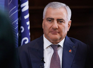 ԱԱԾ աշխատակիցները Սամվել Կարապետյանի առանձնատանը խուզարկություն են կատարում