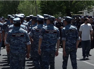 Դատարանի մոտ մեծ թվով ոստիկաններ. քննվում է Սամվել Կարապետյանի կալանքի միջնորդությունը. ՈՒՂԻՂ