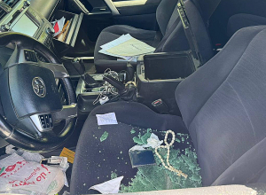 Անհայտ անձինք կոտրել են Գառնիկ Դանիելյանի ավտոմեքենայի դիմապակին