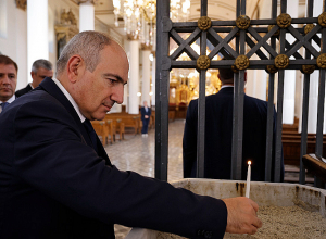 Փաշինյանը Ստամբուլում այցելել է Սուրբ Աստվածածին աթոռանիստ մայր եկեղեցի (լուսանկարներ)