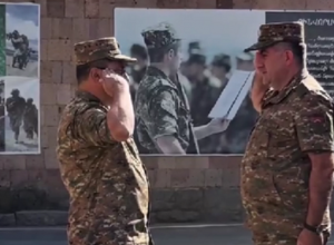 ԳՇ պետն այցելել է ՊՆ կենտրոնական հավաքակայան