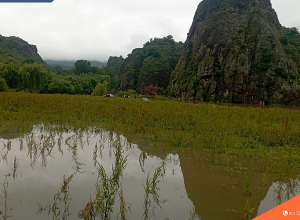 Երկու ավտոմեքենա արգելափակվել են ցեխակույտում և չեն կարողանում ինքնուրույն դուրս գալ