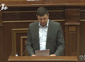 Բանակն անընդհատ քննարկվում է «մայկա, վարտիք, պոլի շոր, ելակ» շրջանակներում