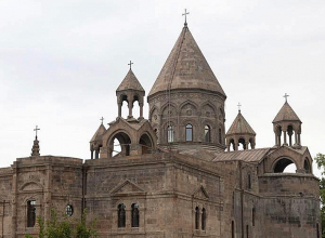 Միքայել արքեպիսկոպոս Աջապահյանի և Սամվել Կարապետյանի իրավունքները պետք է անհապաղ վերականգնվեն. Մայր Աթոռի հայտարարությունը