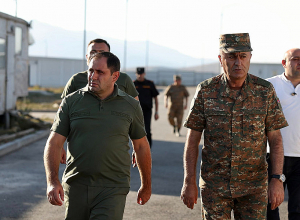 Սուրեն Պապիկյանն այցելել է նոր կառուցվող մոդուլային տիպի զորամասեր