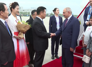 Նիկոլ Փաշինյանը տիկնոջ՝ Աննա Հակոբյանի եւ դստեր հետ աշխատանքային այցով ժամանել է Չինաստան