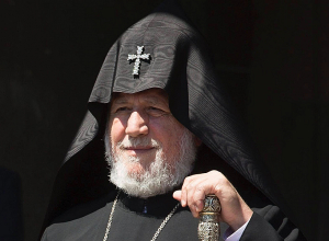 Ուժ ու եռանդ ենք մաղթում մանկավարժներին՝ իրենց սաներին առաջնորդելու դեպի գիտության ու ճանաչողության հրաշալի աշխարհ․ Կաթողիկոսի ուղերձը