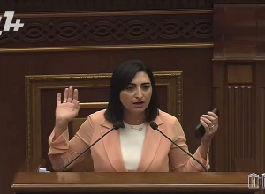 Ձեր փոխնախարարի ասածն եմ կարդում, ի՞նչն եմ խեղաթյուրում․իրարից տեղյակ չեք․Թովմասյանը՝ ԿԳՄՍ նախարարին