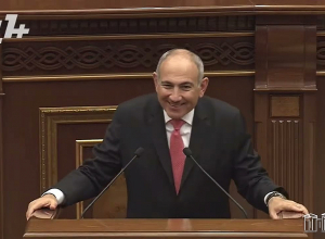 «Էս տեմպերով Վեհափառի գահին էլ կհավակնեք». Խամոյանը` Փաշինյանին