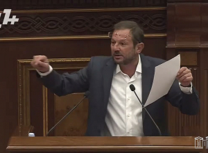 «ՔՊ պատգամավորնե՛ր, եկեք ու մորս համոզեք, որ խաղաղությունը եկել է»․ Գեղամ Մանուկյան