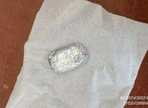 «Վանաձոր» ՔԿՀ այցելած մայրը բերանի խոռոչում թաքցրել էր թմրամիջոցի նմանվող զանգված՝ որդուն փոխանցելու համար