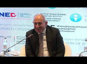 Կառավարությունը ես եմ, պարոն Սաքունց, հարցեր ունե՞ք․ Փաշինյանը՝ Ժողովրդավարության հայկական ֆորումին