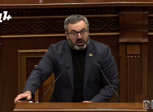 Գառնիկ Դանիելյանը կարդաց Բագրատ սրբազանի նամակը