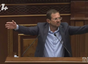 Մնաց բախտ բացողին դիմեմ, ո՞նց է որ այդ տեսանյութերը հայտնվում են կոնկրետ կայքում․ Մանուկյան