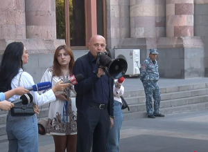 Արցախցիների բողոքի ակցիան կառավարության շենքի դիմաց. ՈՒՂԻՂ