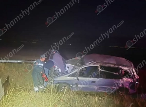 Շորժա-Վարդենիս ճանապարհին «Opel Zafira»-ն դուրս է եկել երթևեկելի գոտուց, մի քանի պտույտ շրջվել և հայտնվել դաշտում․ կա 2 զոհ, 5 վիրավոր