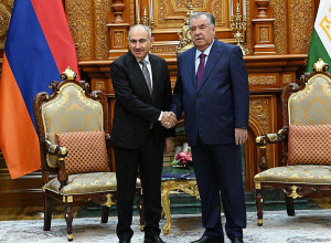 Փաշինյանը հանդիպել է Տաջիկստանի նախագահի հետ