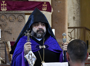 Արագածոտնի թեմի առաջնորդ Մկրտիչ Սրբազանը կալանավորվեց