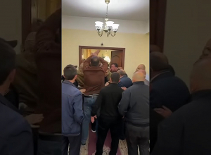 Լարված իրավիճակ Գյումրու քաղաքապետարանում