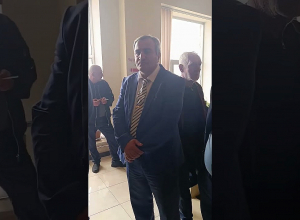 ԱԺ պատգամավորներին թույլ չեն տալիս տեսնել քաղաքապետին