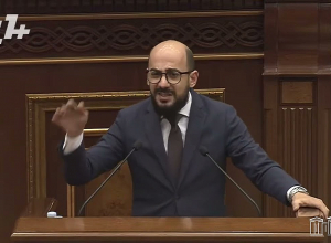 Ո՞ւր էիք երեկ՝ հարց ու պատատասխանի ժամանակ, վարչապետը ձեզ էր ման գալիս, որ ինչպես միշտ, տար պատերով