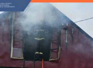 Հրշեջ-փրկարարները մարել են տանը բռնկված հրդեհը