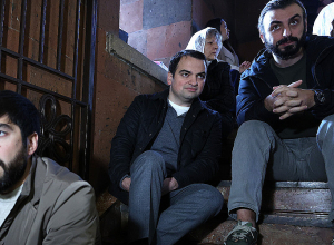 Պատարագի են Սուրբ Սարգիս եկեղեցում  իշխանականներն ու ընդդիմադիրները