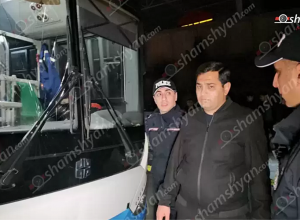 Մաշտոցի պողոտայում տղամարդը վիճաբանել է ավտոբուսի վարորդի հետ, համրիչով հարվածել դիմակապուն և այն կոտրել