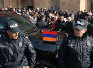 Վեհափառի անունը հիշատակելու համար քաղաքացիներին ուժով հեռացրեցին եկեղեցուց