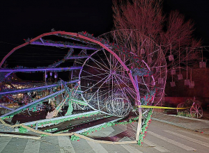 Ապարանում ուժեղ քամին շրջել է ամանորյա զարդարանքը