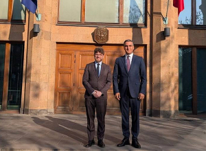 Արման Թաթոյանը հանդիպել է Ֆրանսիայի դեսպան Օլիվիե Դըկոտինյիի հետ