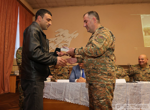 ԶՈՒ ԳՇ պետը հանդիպել է Կոտայքի մարզի տարածքային պաշտպանության բրիգադին կցագրված պահեստազորայինների հետ