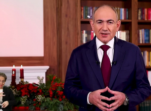 Քրիստոս Ծնաւ եւ Յայտնեցաւ: Մեզ եւ ձեզ մեծ Աւետիս․ Փաշինյան