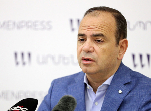 Չենք կարողանում կապվել Իրանի մեր հայրենակիցների հետ. Սինանյան