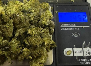 Հիմնարկ ընդունված կալանավորված անձը կոշիկներում թաքցրել էր թմրամիջոցների նմանվող զանգվածներ