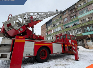 Տանիքից երկաթե ճաղավանդակը թուլացել և կախվել էր․ առկա էր ընկնելու վտանգ