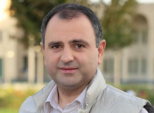 Տեղի են ունենում խուզարկություններ և ձերբակալություններ․ Վաղարշապատի ավագանու «Հաղթանակ» խմբակցության ղեկավար Սևակ Խաչատրյան