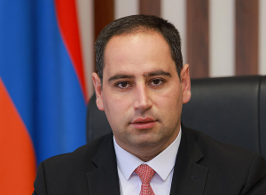 Խուդաթյանն Ախալքալաքում մասնակցել է Բաքու-Թբիլիսի-Կարս երկաթուղու գործարկման արարողությանը