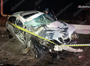 Զոդի կամրջի մոտ «BMW»-ն բախվել է գազատար խողովակին և գլխիվայր շրջվել. կան վիրավորներ