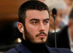 Սամվել Հակոբյանը վայր է դնում Երեւանի ավագանու անդամի իր մանդատը