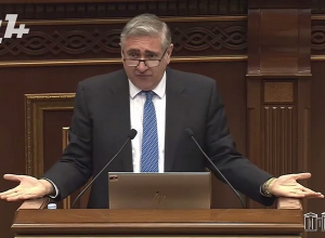 Իշխանությունները ձեզ փորձում են թմրեցնել, նարկոզի տակ պահել․ Արթուր Խաչատրյան