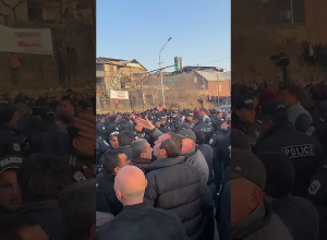 Սամվել Կարապետյանի աջակիցներին բերման են ենթարկել Արաբկիրի բաժին