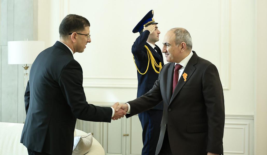 65dce331-48ce-4985-8bcc-a044f2c8ead7