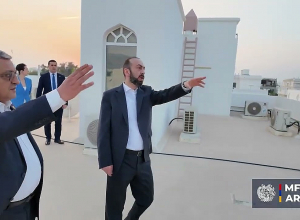 Դեսպան Փոլադյանը ներկայացնում է Օմանում ՀՀ դեսպանության շենքը