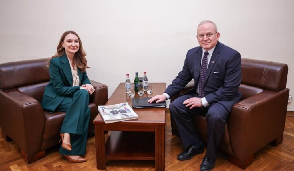 l-0x49wh-810x472z-0.9704