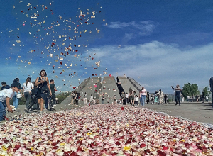 Ամենամյա ծաղկահավաք՝ Հայոց ցեղասպանության հուշահամալիրի տարածքում